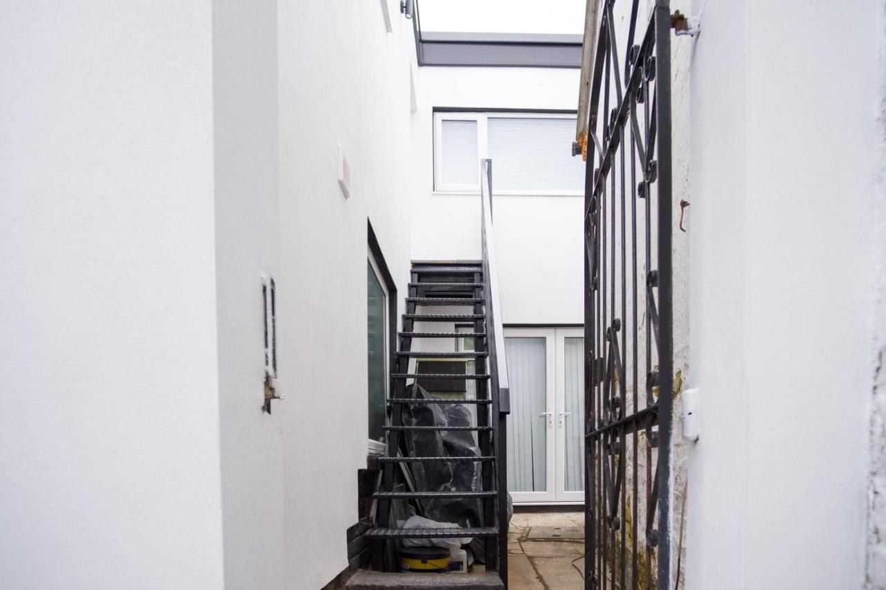 Tallets Apartment With Balcony & Parking Tewkesbury Esterno foto